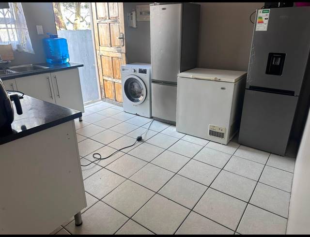2 BEDROOM FREEHOLD FOR SALE IN SCENERY PARK